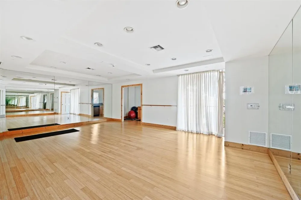520 SE 5TH AVENUE #2202 Fort Lauderdale, FL 33301