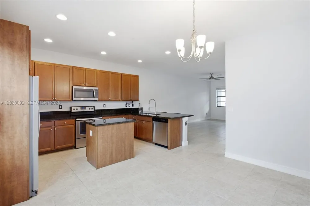 11621 SW 13th Ct Pembroke Pines, FL 33025