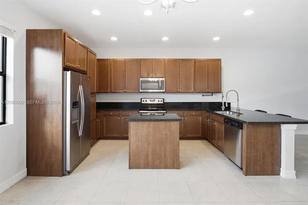 11621 SW 13th Ct Pembroke Pines, FL 33025