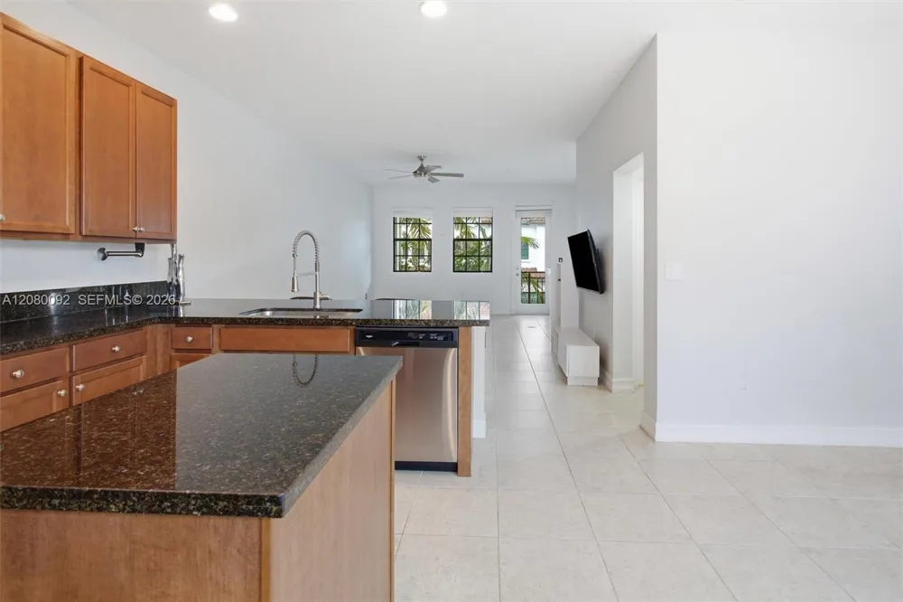 11621 SW 13th Ct Pembroke Pines, FL 33025