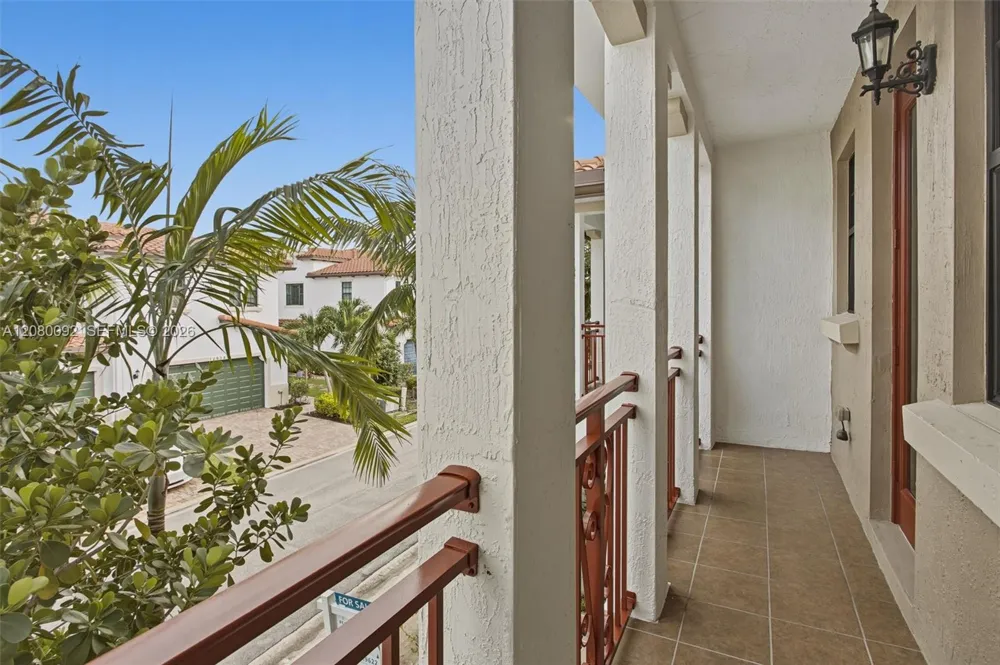 11621 SW 13th Ct Pembroke Pines, FL 33025