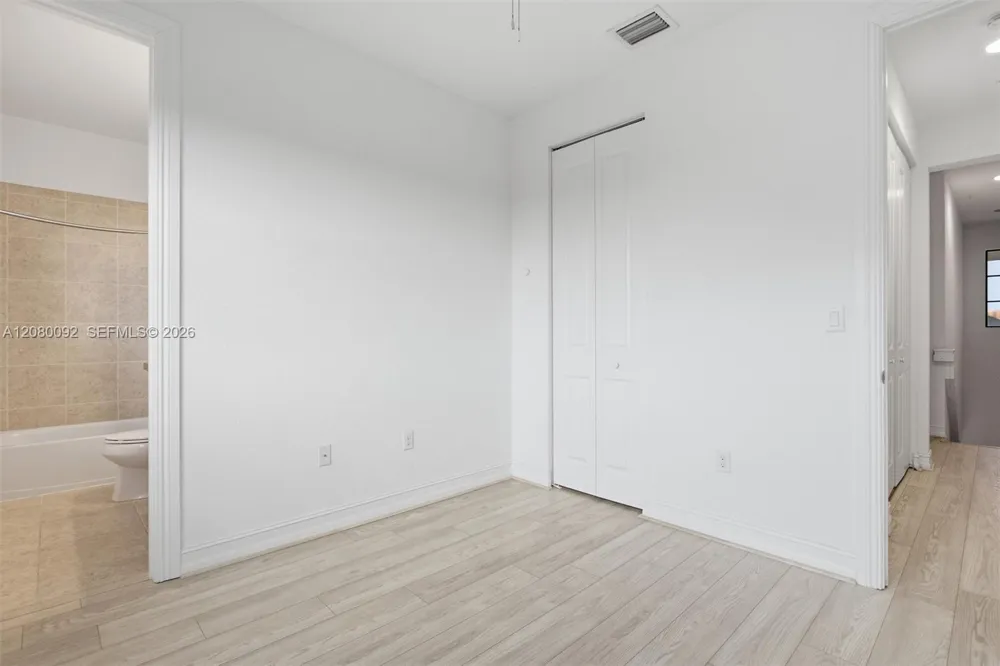 11621 SW 13th Ct Pembroke Pines, FL 33025