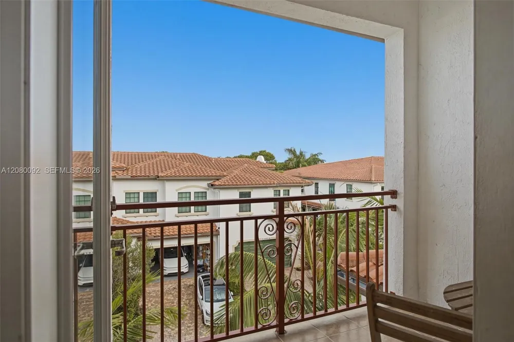 11621 SW 13th Ct Pembroke Pines, FL 33025