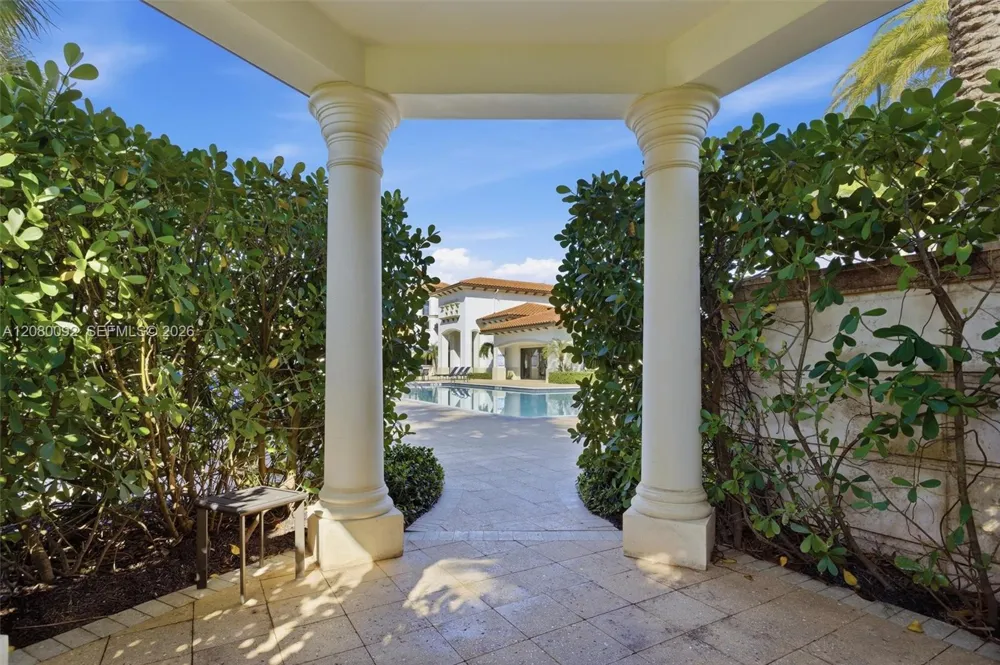 11621 SW 13th Ct Pembroke Pines, FL 33025