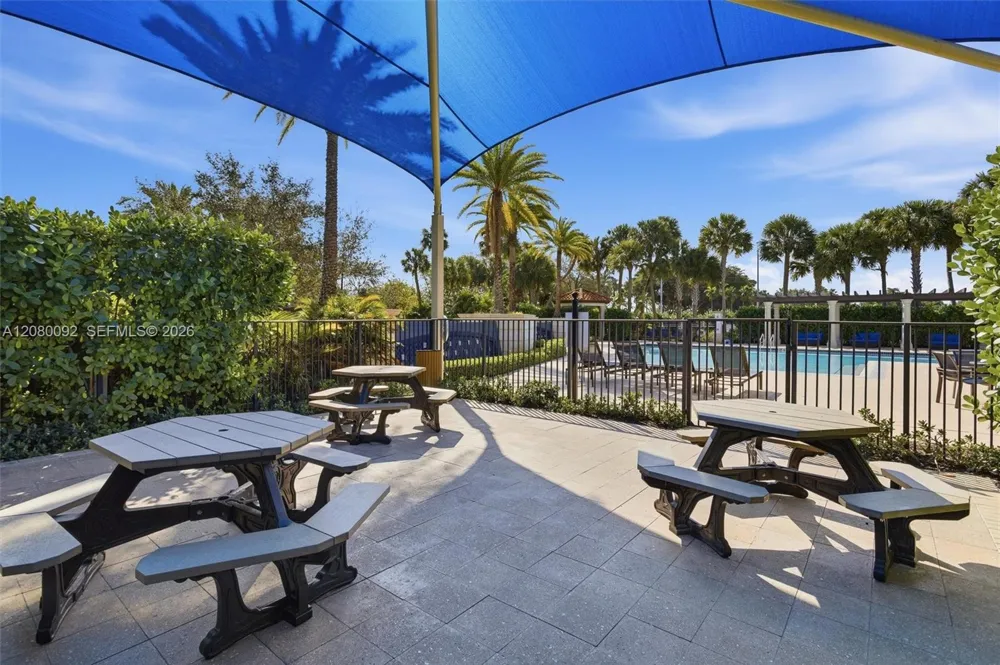 11621 SW 13th Ct Pembroke Pines, FL 33025