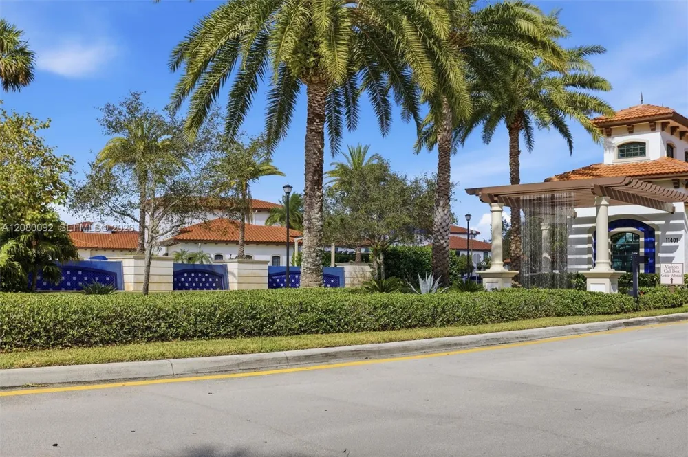 11621 SW 13th Ct Pembroke Pines, FL 33025