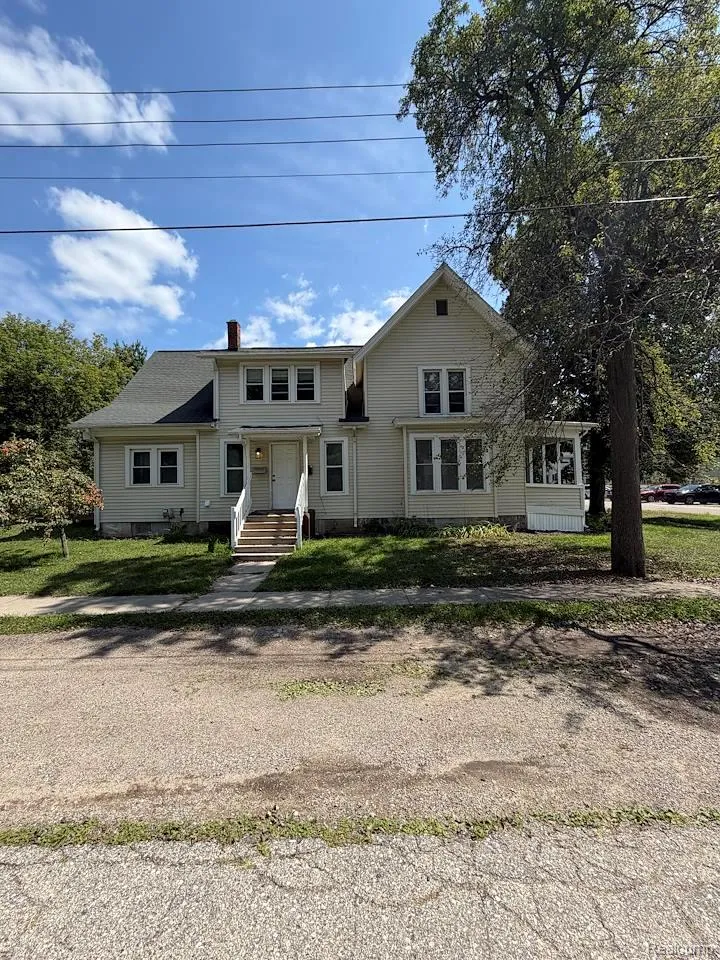 205 E Shadbolt Street Lake Orion Village, MI 48362