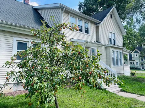205 E Shadbolt Street