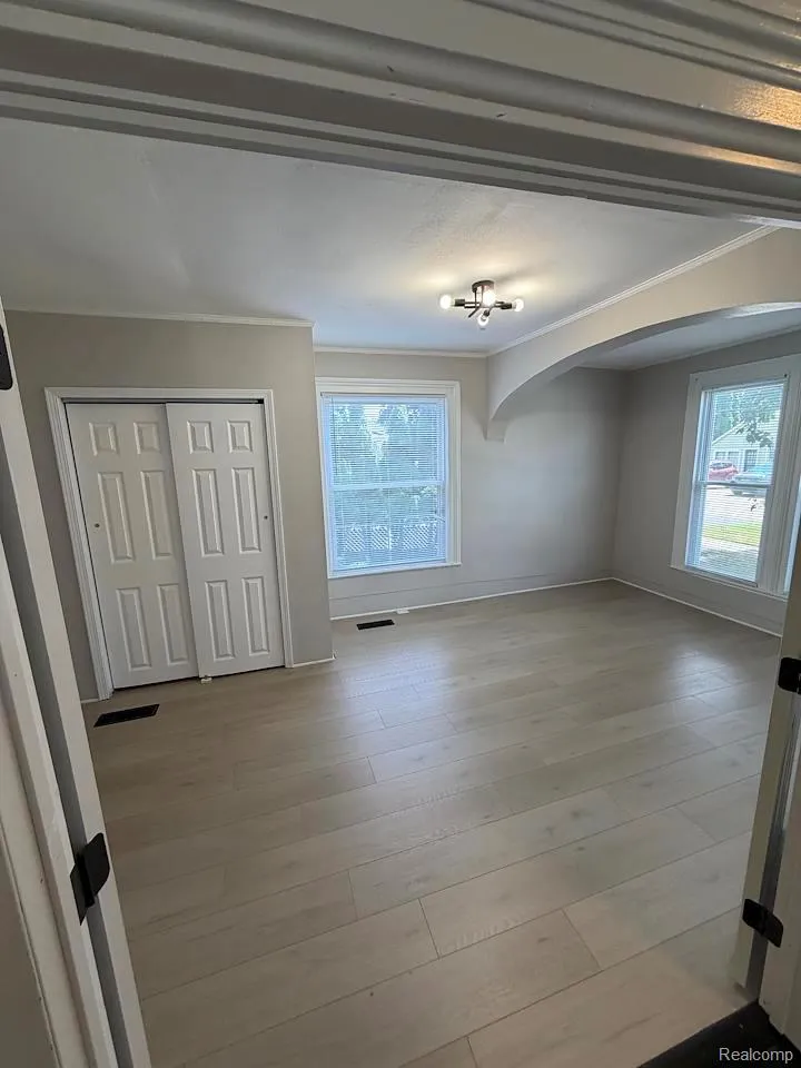205 E Shadbolt Street Lake Orion Village, MI 48362