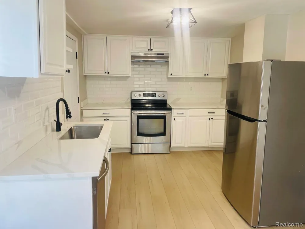 205 E Shadbolt Street Lake Orion Village, MI 48362