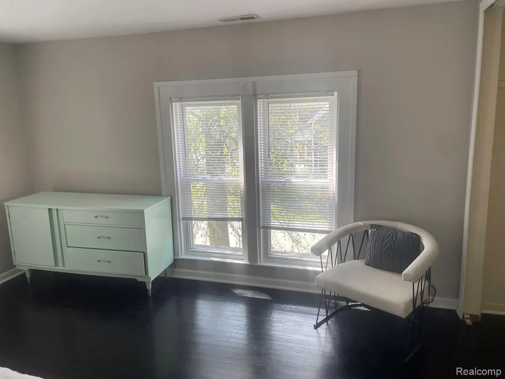 205 E Shadbolt Street Lake Orion Village, MI 48362
