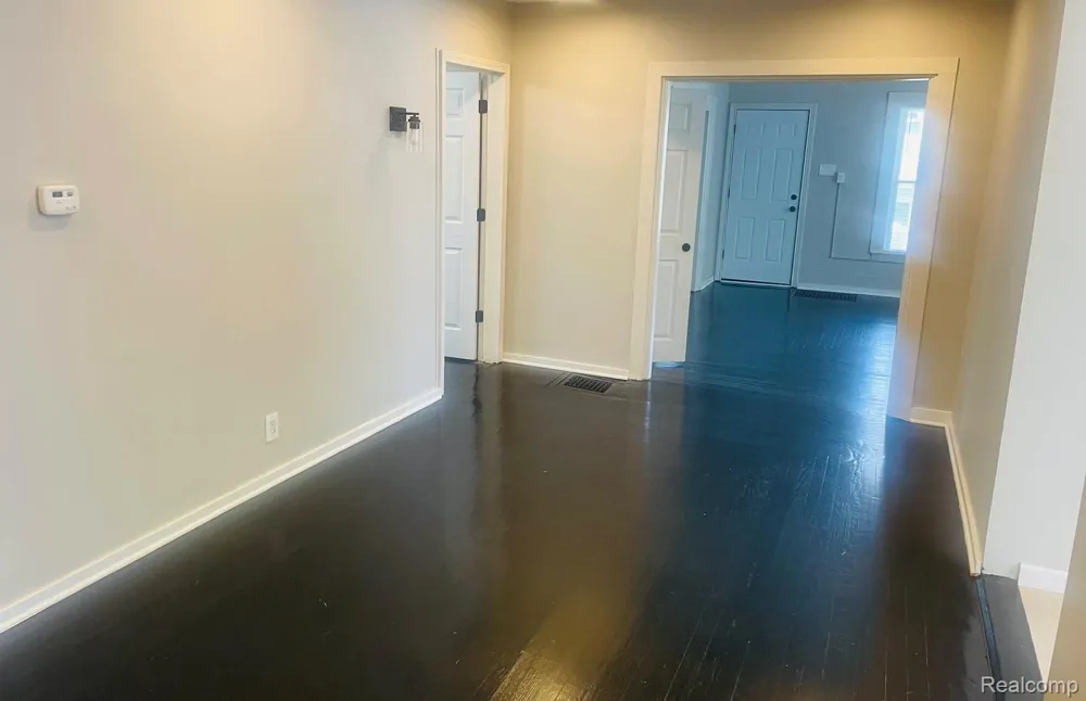 205 E Shadbolt Street Lake Orion Village, MI 48362