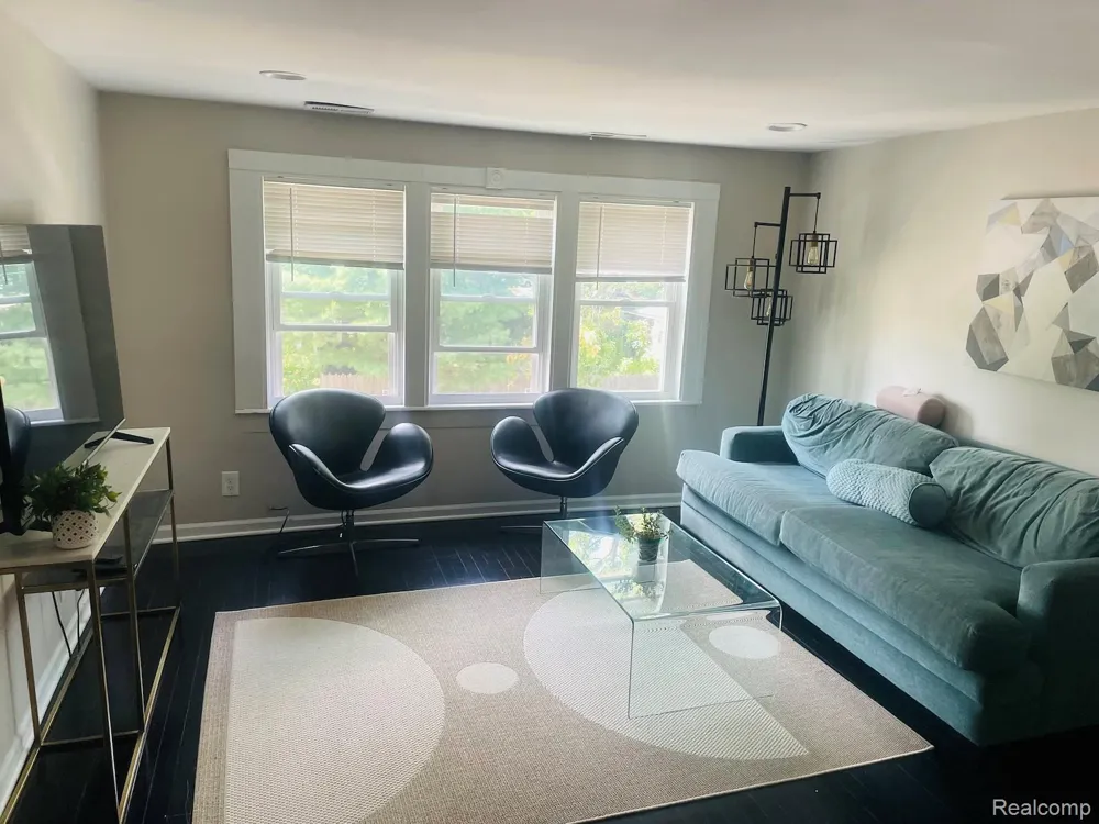 205 E Shadbolt Street Lake Orion Village, MI 48362