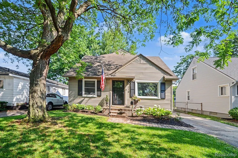 318 Chippewa Street Clawson City, MI 48017