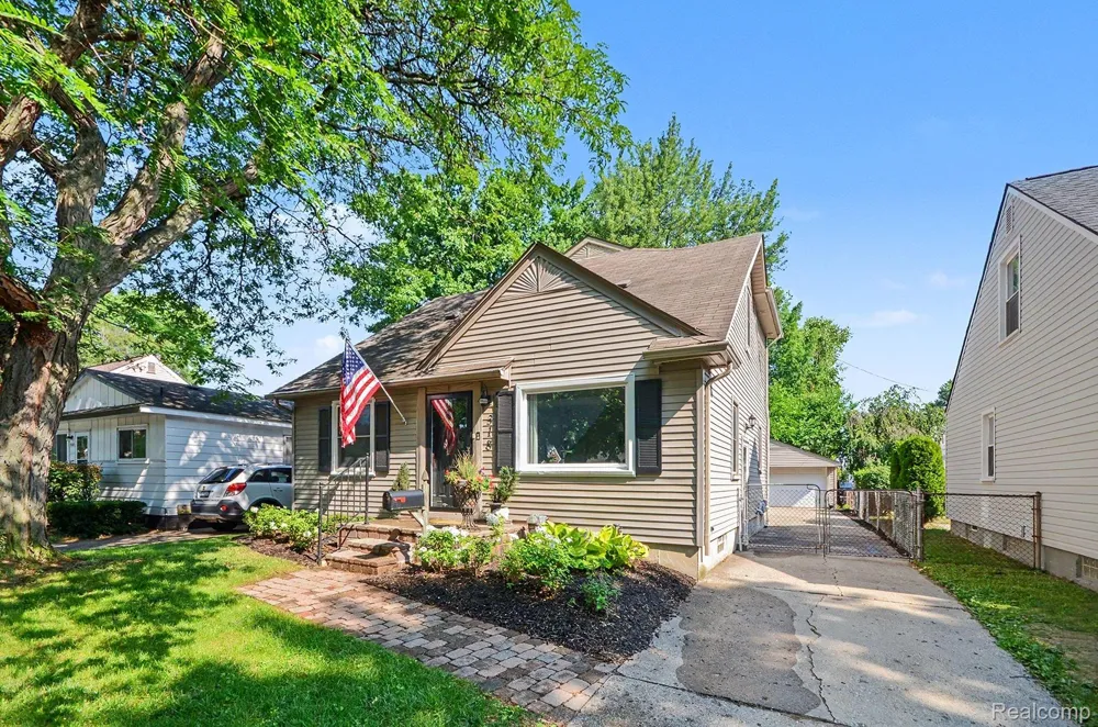 318 Chippewa Street Clawson City, MI 48017
