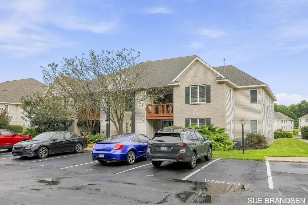3122 W Crystal Waters Drive #8 Holland Charter Township, MI 49424