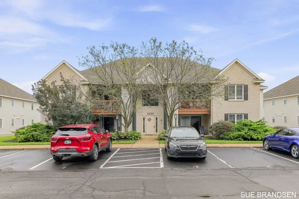 3122 W Crystal Waters Drive #8 Holland Charter Township, MI 49424