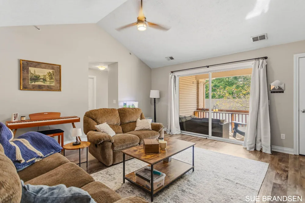 3122 W Crystal Waters Drive #8 Holland Charter Township, MI 49424