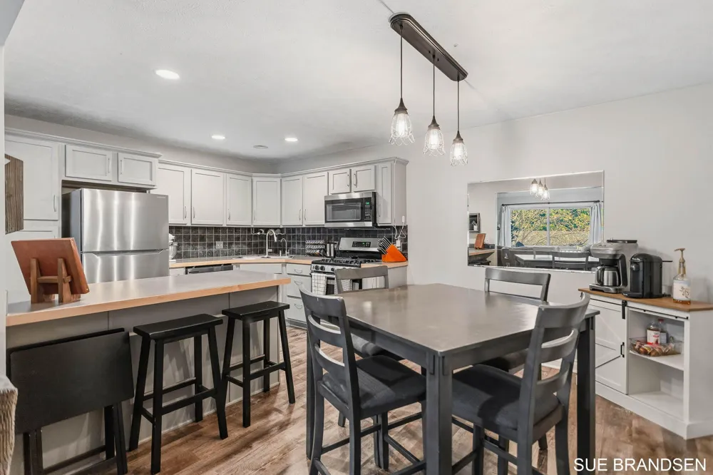 3122 W Crystal Waters Drive #8 Holland Charter Township, MI 49424
