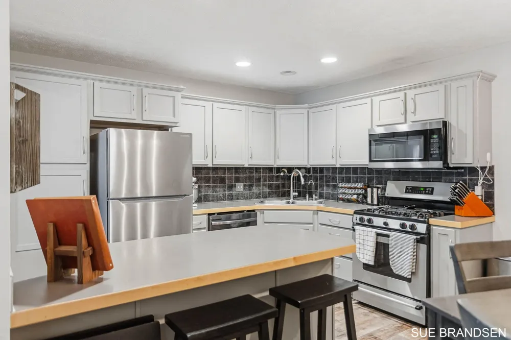 3122 W Crystal Waters Drive #8 Holland Charter Township, MI 49424