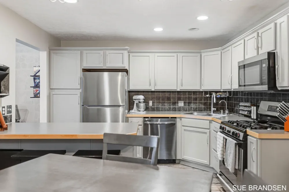 3122 W Crystal Waters Drive #8 Holland Charter Township, MI 49424