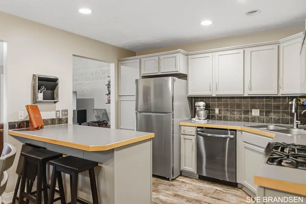 3122 W Crystal Waters Drive #8 Holland Charter Township, MI 49424
