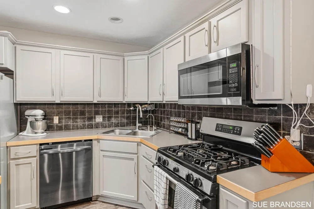 3122 W Crystal Waters Drive #8 Holland Charter Township, MI 49424