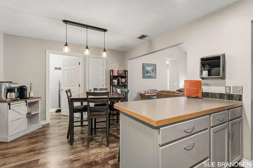 3122 W Crystal Waters Drive #8 Holland Charter Township, MI 49424