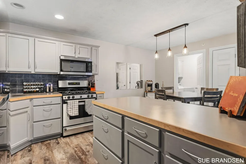 3122 W Crystal Waters Drive #8 Holland Charter Township, MI 49424