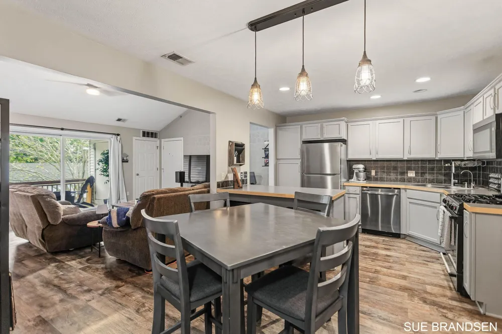 3122 W Crystal Waters Drive #8 Holland Charter Township, MI 49424