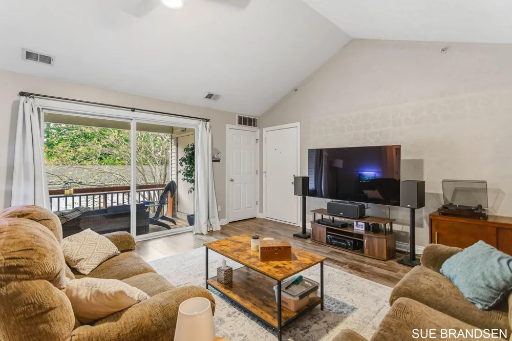 3122 W Crystal Waters Drive #8 Holland Charter Township, MI 49424
