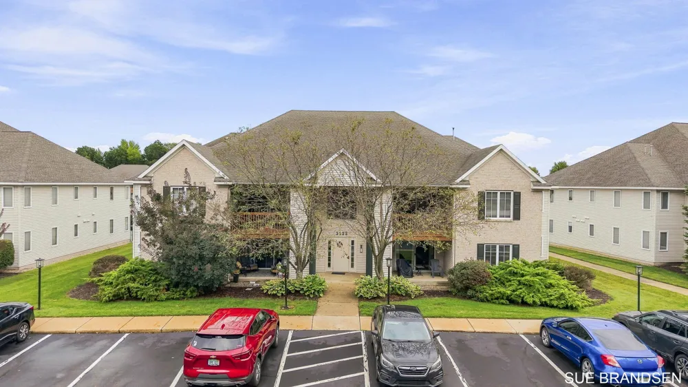 3122 W Crystal Waters Drive #8 Holland Charter Township, MI 49424