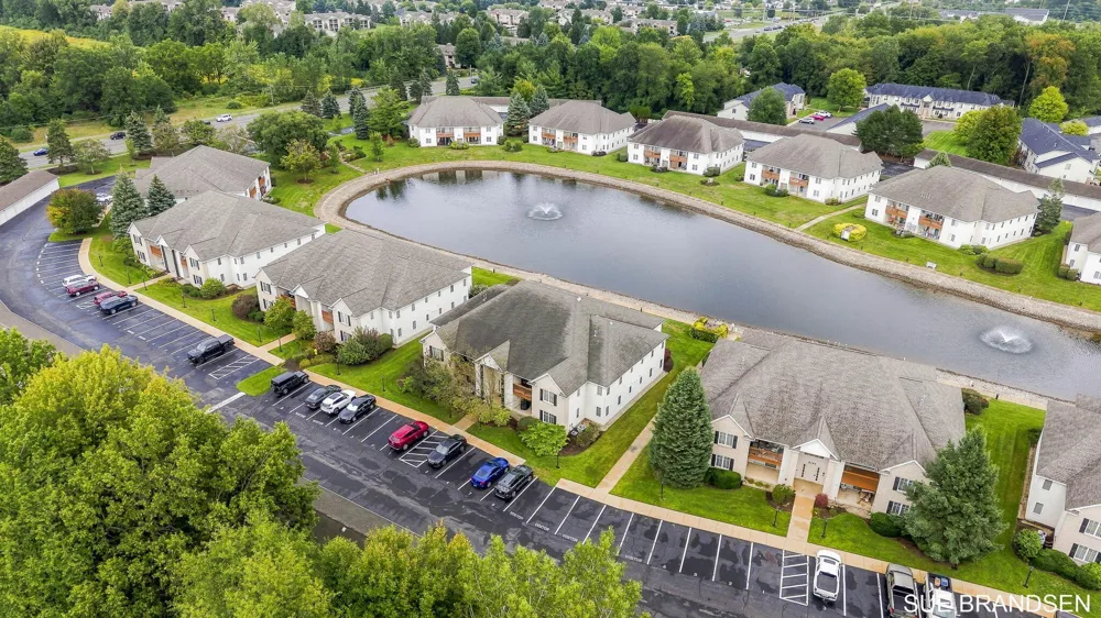 3122 W Crystal Waters Drive #8 Holland Charter Township, MI 49424