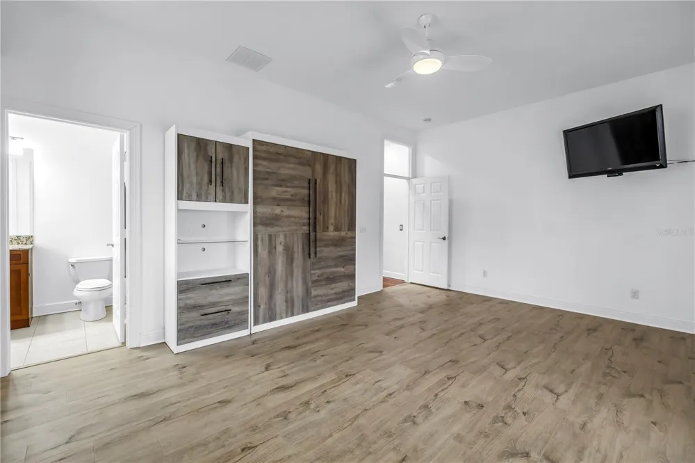 651 SAXONY BOULEVARD St Petersburg, FL 33716