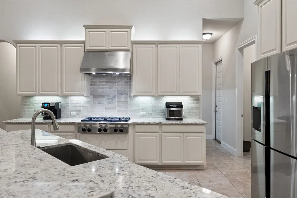 17632 Stratus Cove Dripping Springs, TX 78620