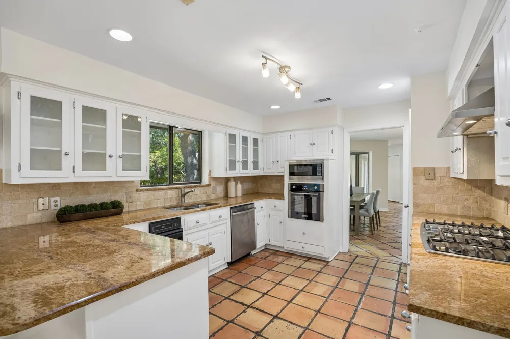 6542 Clearhaven Circle Dallas, TX 75248
