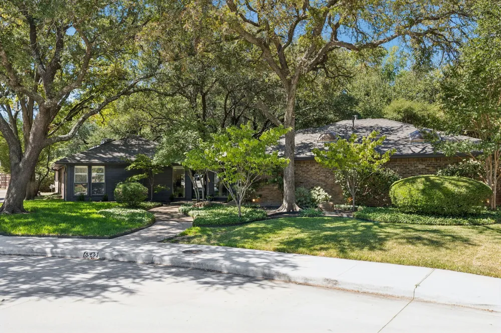 6542 Clearhaven Circle Dallas, TX 75248