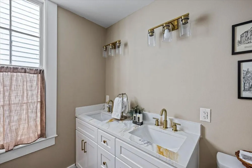 1722 Winnie Street Galveston, TX 77550