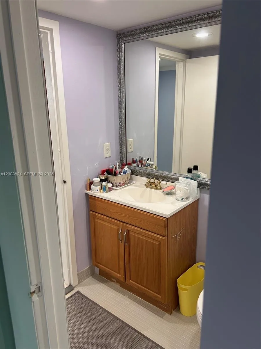 2350 NE 135th St #903 North Miami, FL 33181
