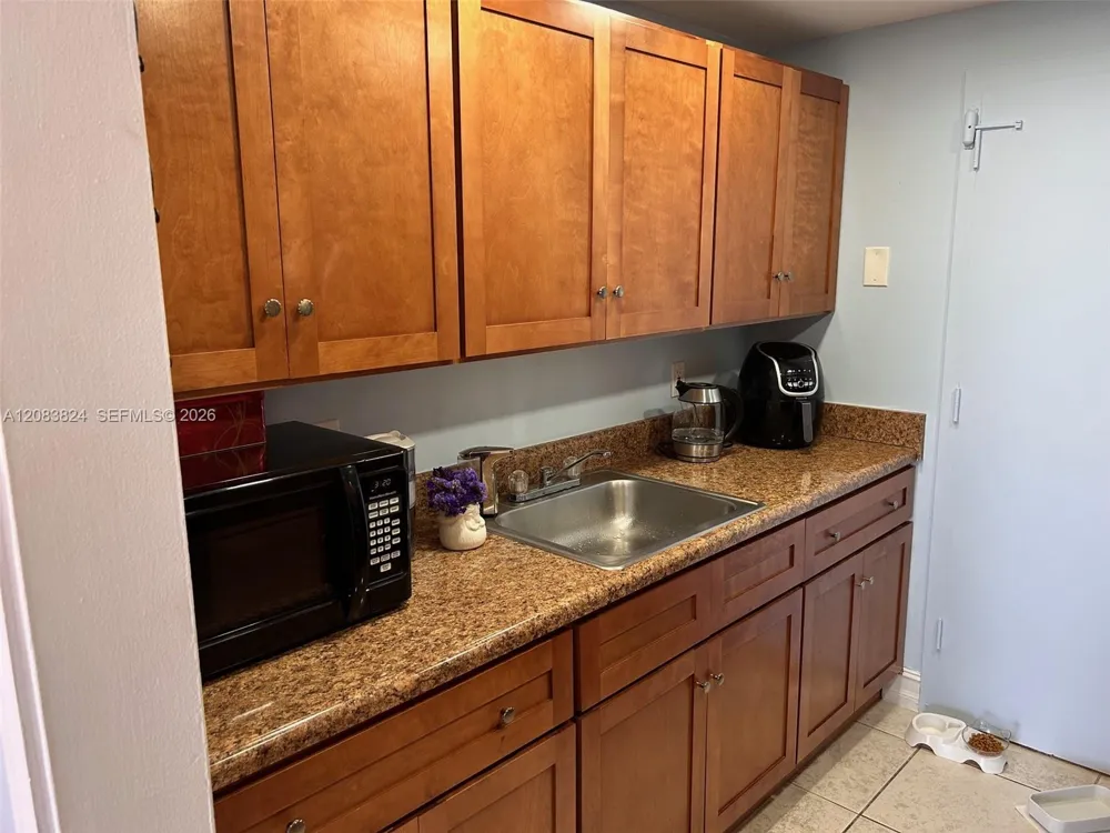 2350 NE 135th St #903 North Miami, FL 33181