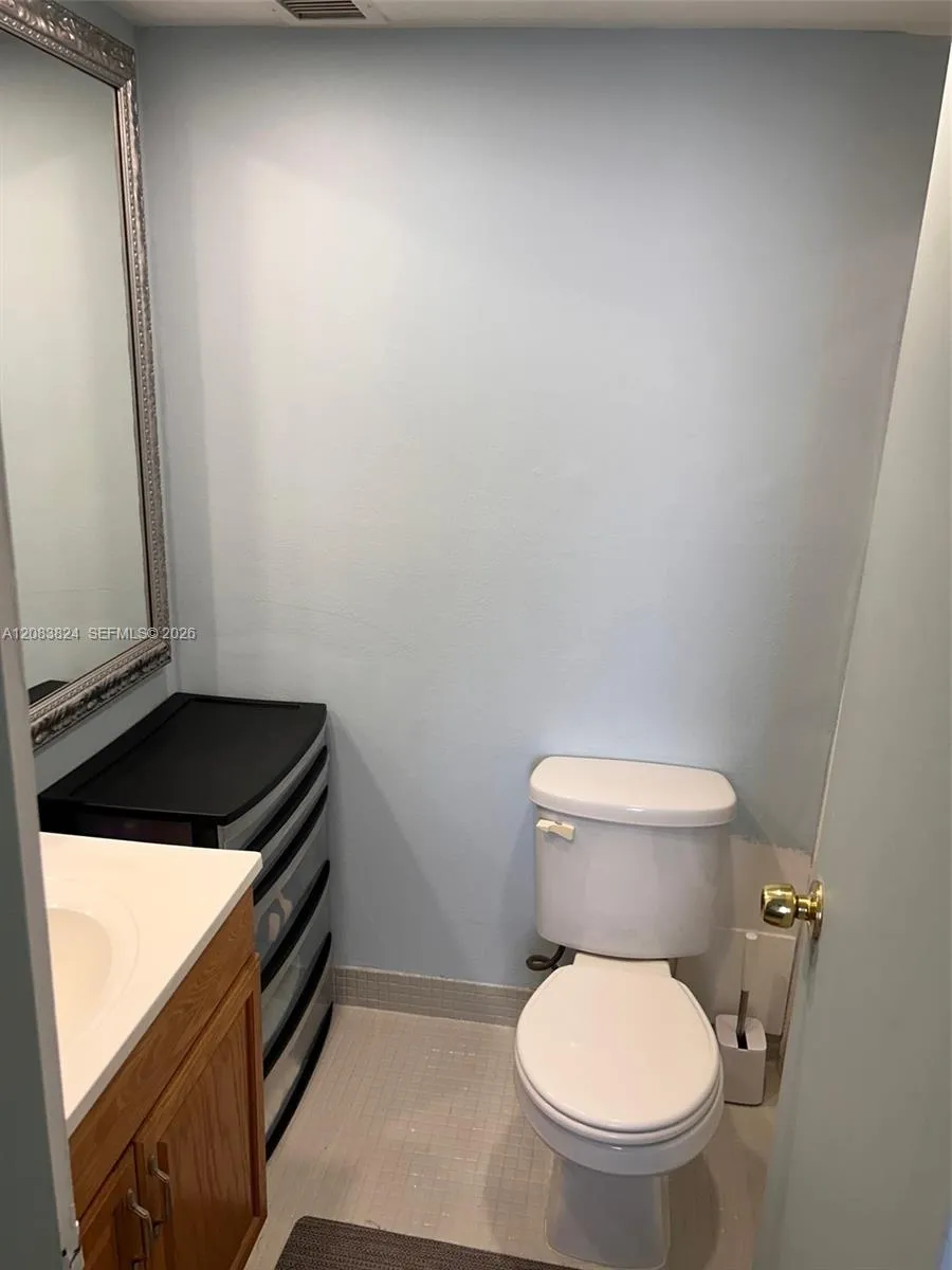 2350 NE 135th St #903 North Miami, FL 33181