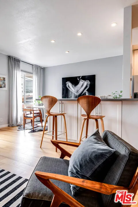 1310 Detroit Street #206 Los Angeles, CA 90046