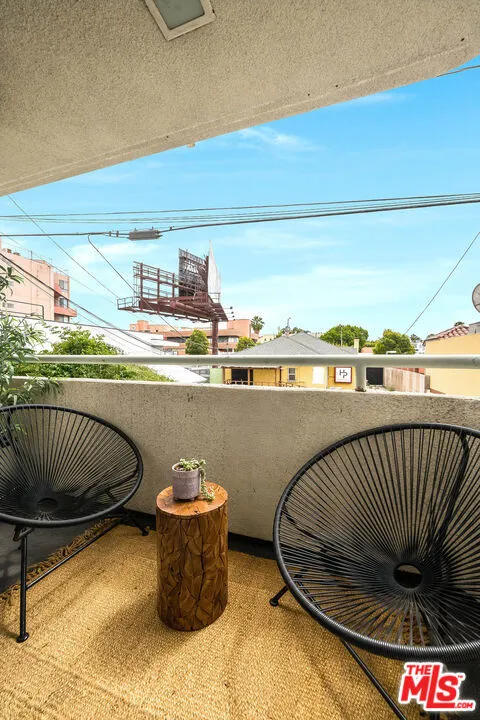 1310 Detroit Street #206 Los Angeles, CA 90046