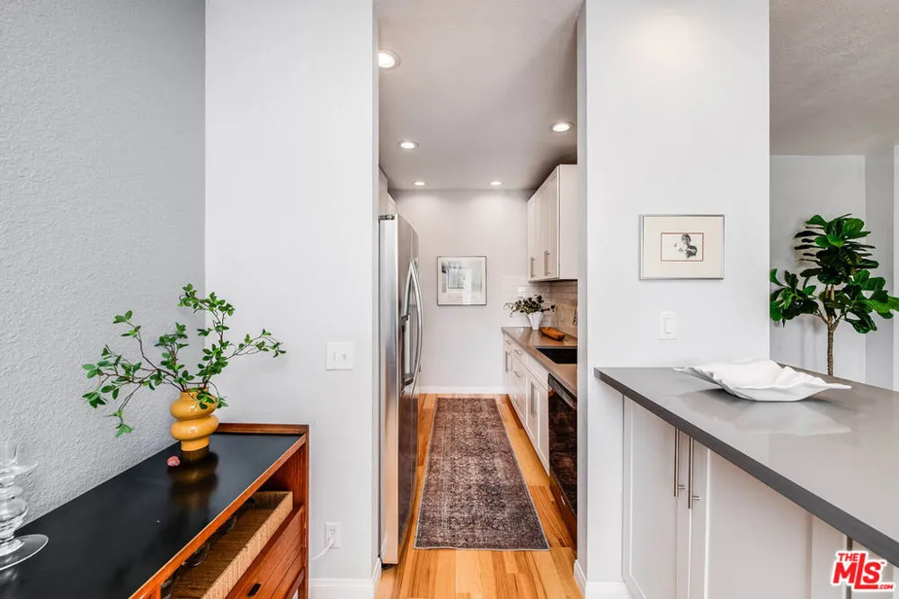 1310 Detroit Street #206 Los Angeles, CA 90046