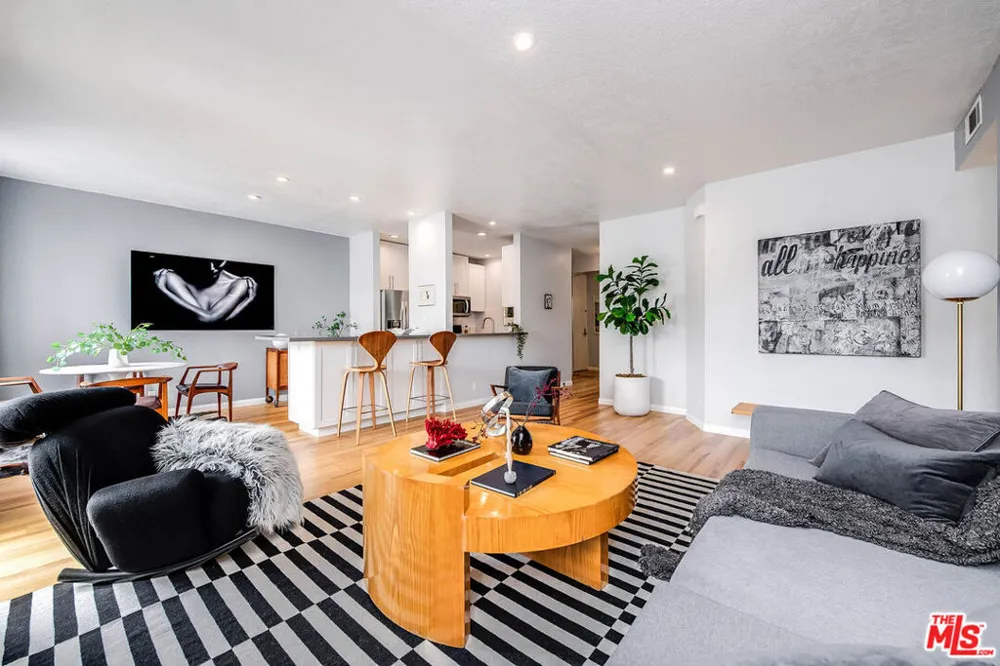 1310 Detroit Street #206 Los Angeles, CA 90046
