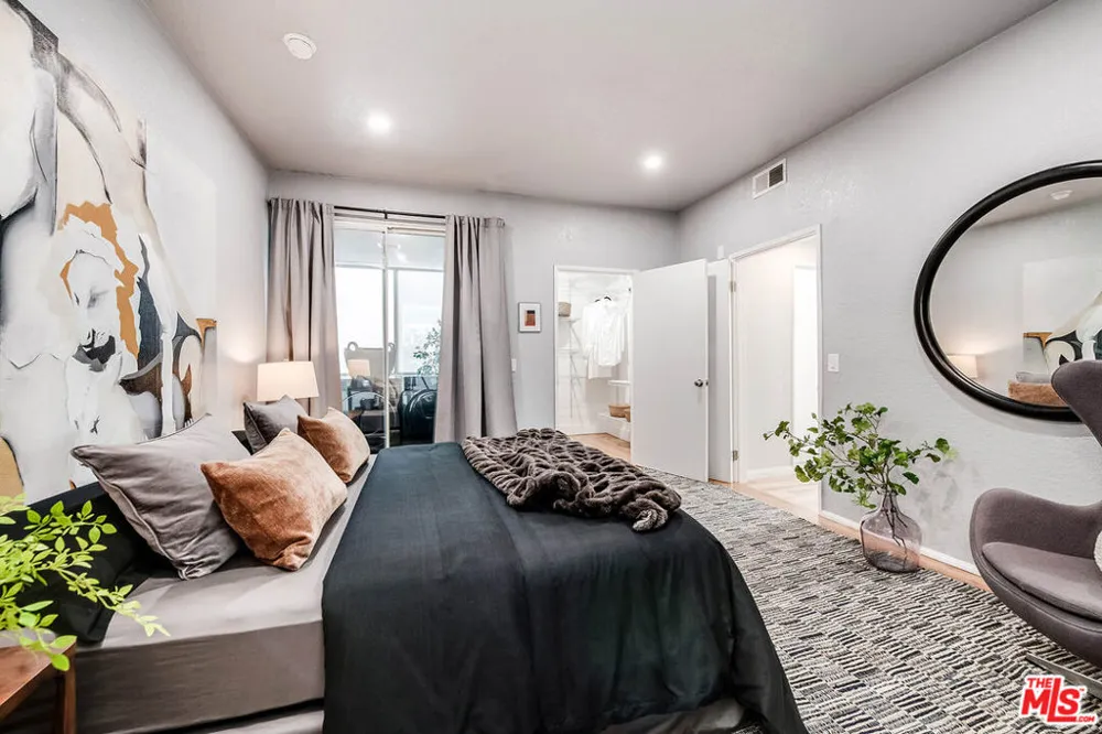 1310 Detroit Street #206 Los Angeles, CA 90046