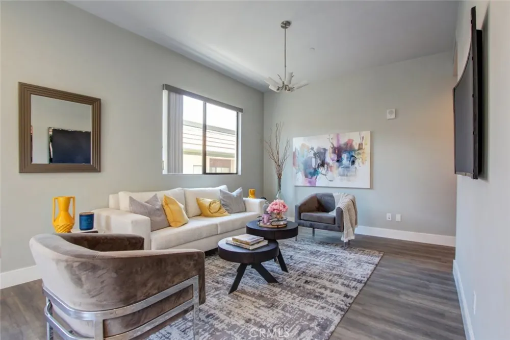 330 Salem #304 Glendale, CA 91203