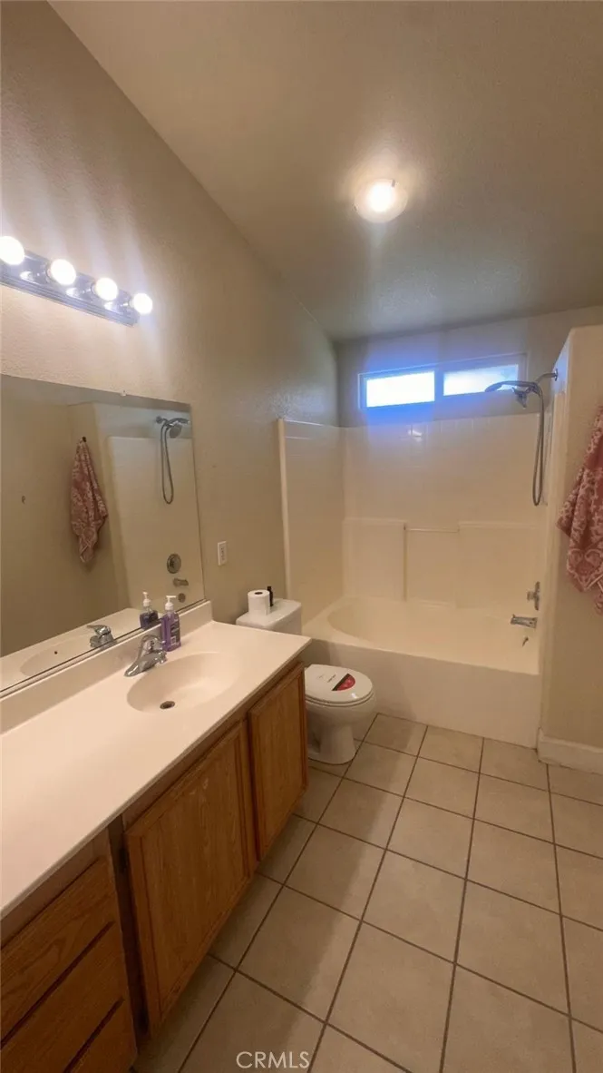 11347 Granite Court Adelanto, CA 92301