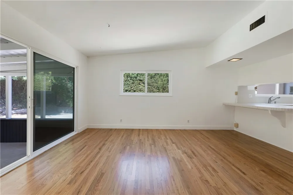 18681 Horace Street Northridge, CA 91326