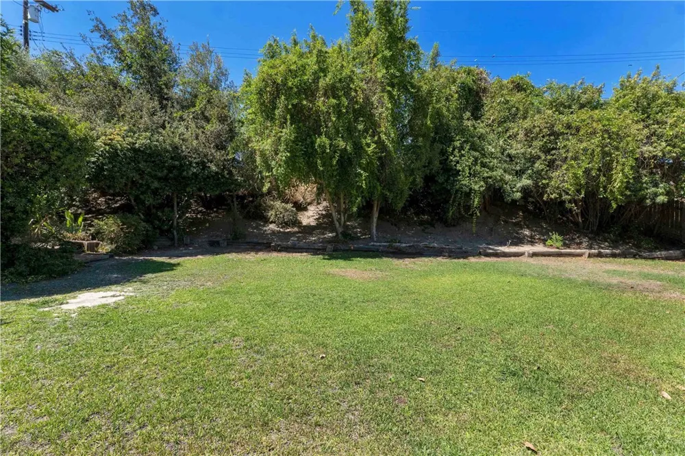 18681 Horace Street Northridge, CA 91326